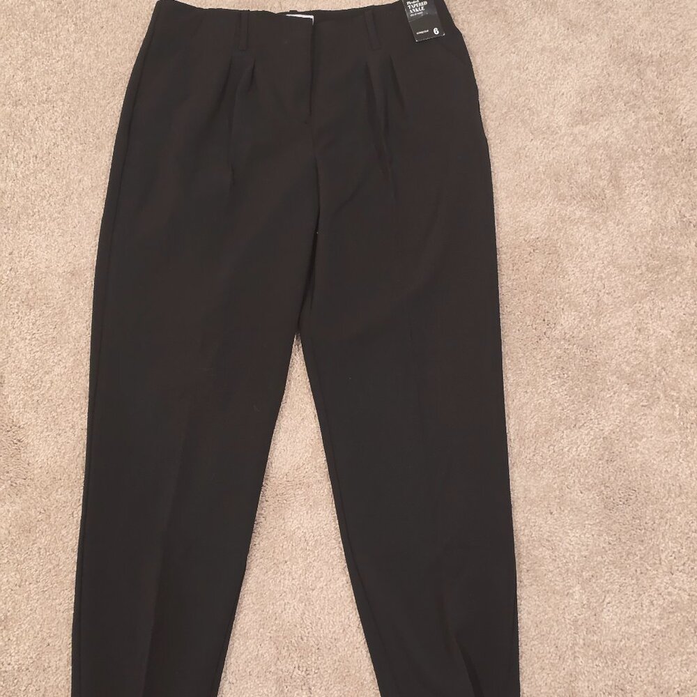 Ny&Company NWT Black Pleated Tapered Ankle Pant | Sz 6